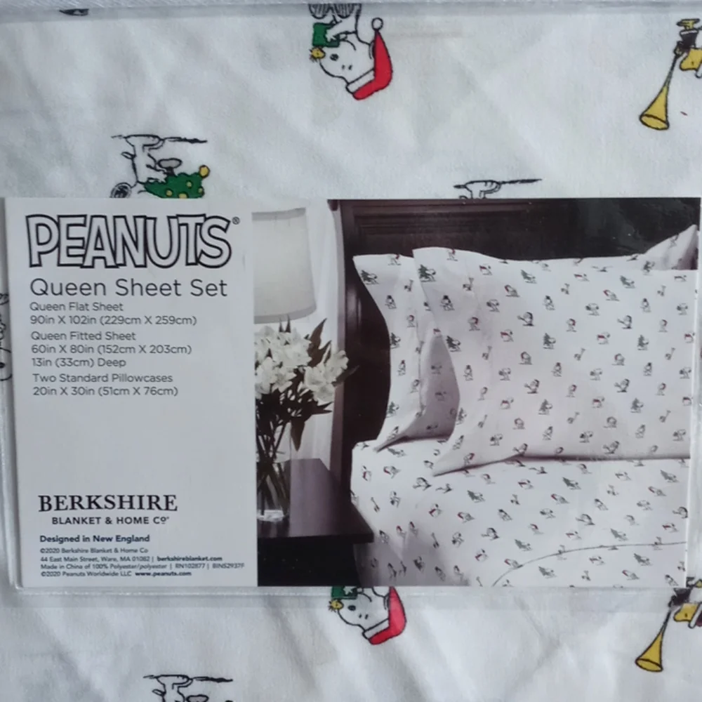 Snoopy Christmas queen sheets